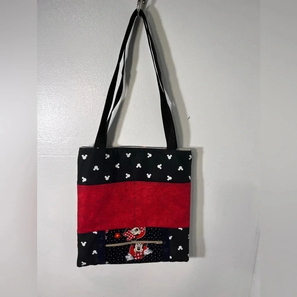 Children’s tote Minnie Mouse print, with two outer pockets, one zip pouch pocket